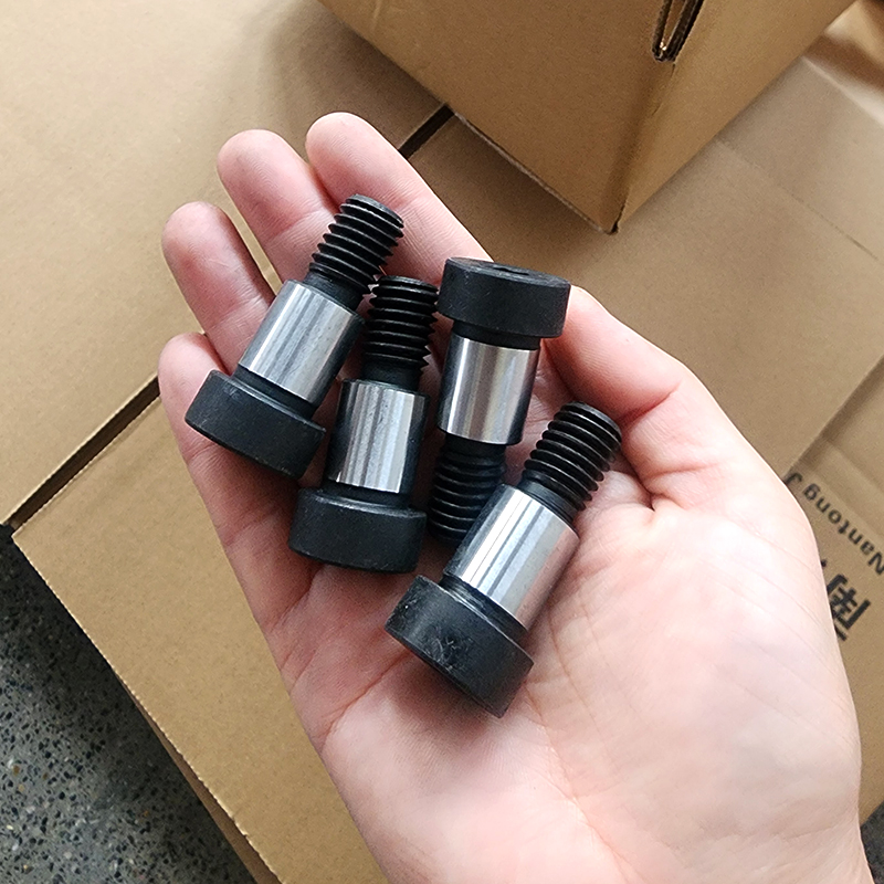 Parafusos de ombro métricos de aço carbono 1-8 UNC x 4 Parafusos de ombro métricos de aço carbono 1-8 UNC x 4