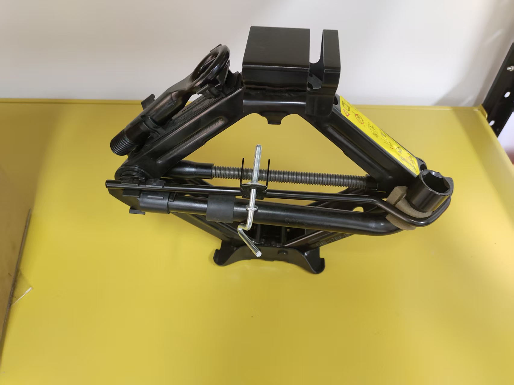 China Steel 1.5T 2T 2.5T Manual Scissor Car Jack Portátil Auto Repair Jack para Sedan SUV China Steel 1.5T 2T 2.5T Manual Scissor Car Jack Portátil Auto Repair Jack para Sedan SUV